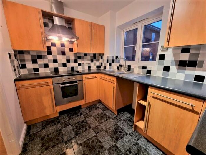 2 Bedroom Property To Rent In Harescombe Drive, Gloucester GL1