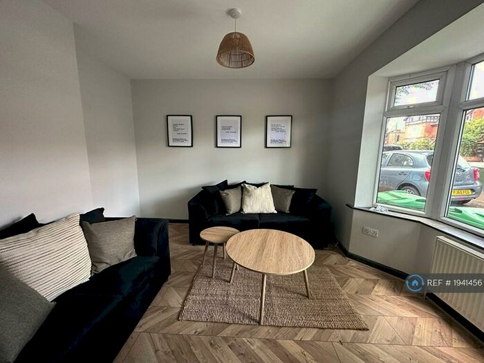 5 Bedroom Semi-Detached House To Rent In Beeston Road, Nottingham, NG7