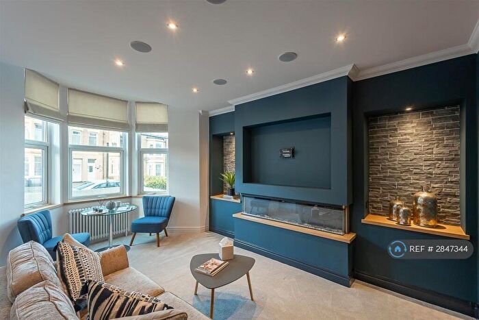 2 Bedroom Flat To Rent In North Parade, Whitley Bay, NE26