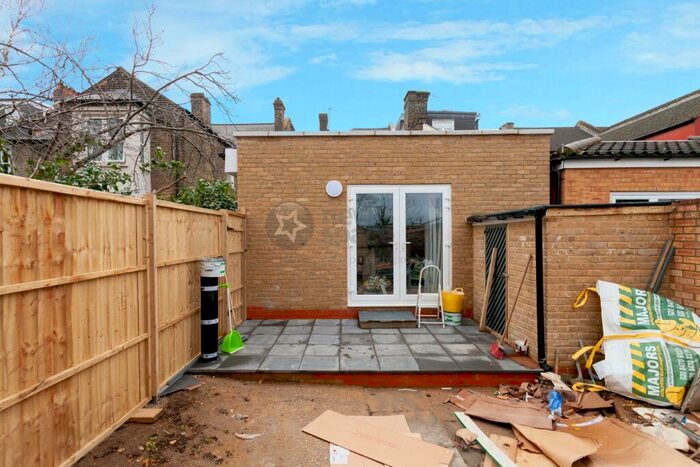 1 Bedroom Flat To Rent In Earlham Grove, Forest Gate, E7