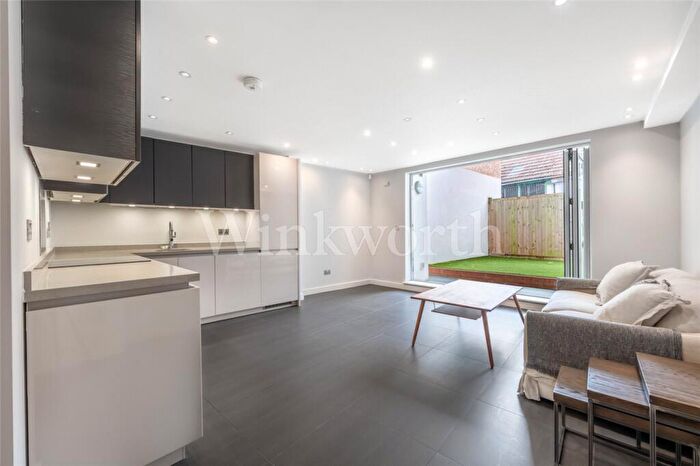 2 Bedroom Apartment To Rent In Finchley Road, London, NW2