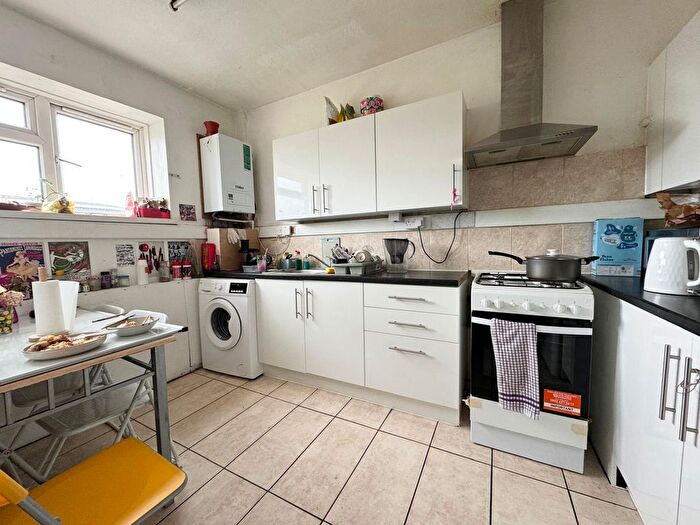 3 Bedroom Flat To Rent In Camden High Street, Camden, NW1