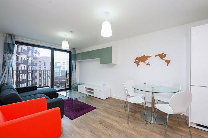 2 Bedroom Flat To Rent In Kingfisher Heights, E16