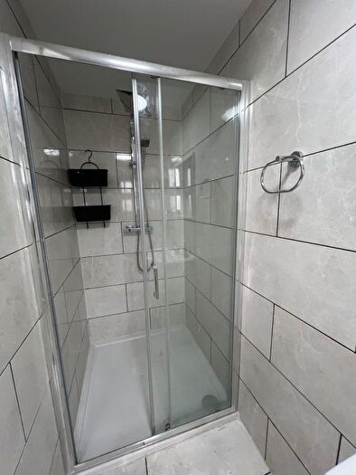 3 Bedroom Flat To Rent In Romford, RM6