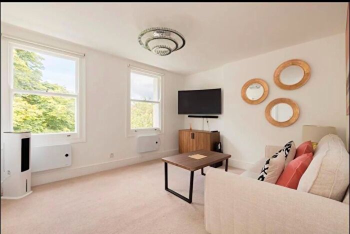 1 Bedroom Flat To Rent In Warwick Road, London, SW5