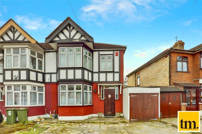 4 Bedroom End Of Terrace House To Rent In Havering Gardens, Romford, RM6