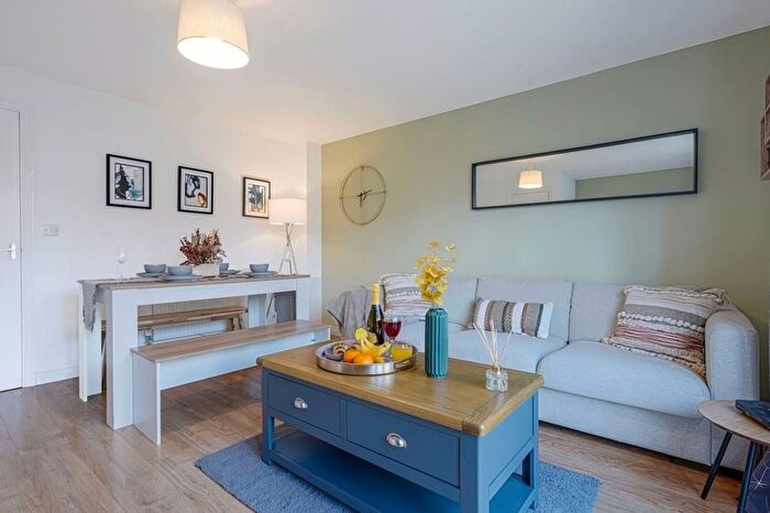 3 Bedroom Flat To Rent In Broughton Civil Parish, MK10