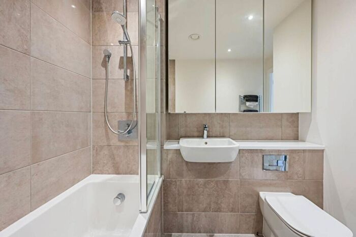 1 Bedroom Flat For Sale In Galyon Point, Royal Docks, London, E16
