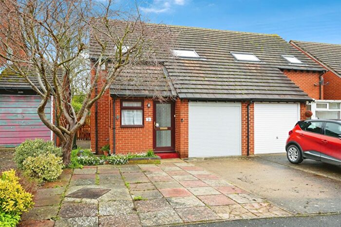 3 Bedroom Semi Detached House For Sale In Balmoral Road, Didcot, OX11