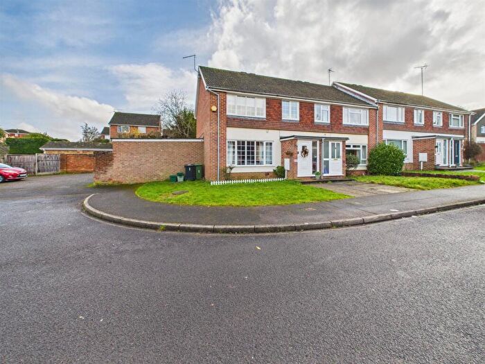 3 Bedroom End Of Terrace House For Sale In Avington Close, Tilehurst, Reading, RG31