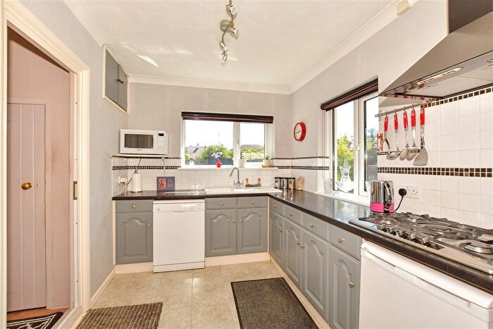 3 Bedroom Detached Bungalow For Sale In Kingsway, Dymchurch, Romney Marsh, Kent, TN29