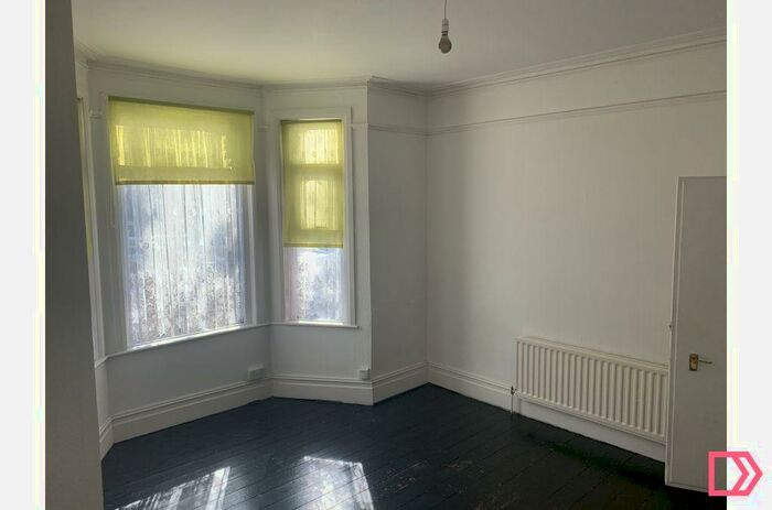 2 Bedroom Flat To Rent In Bottom, Stuart Road, Gillingham, Kent, ME7