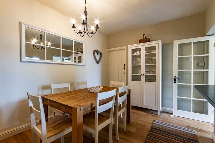 3 Bedroom Cottage For Sale In Quarry Lane, Alton, Chesterfield, S42