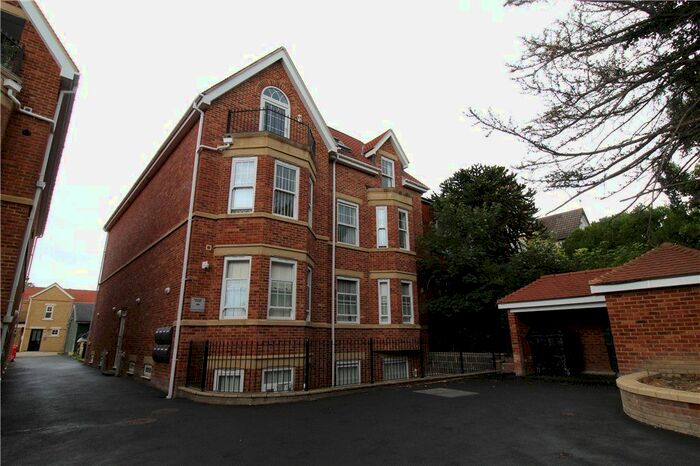 3 Bedroom Flat To Rent In South Park Hill Road, South Croydon, CR2