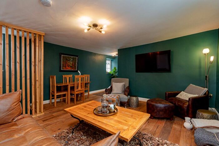 2 Bedroom Mews For Sale In Fernlea Mews, Ryders Wynd, Richmond, DL10