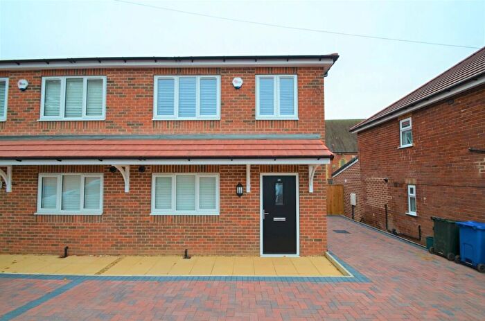 3 Bedroom Semi-Detached House To Rent In Bruce Crescent, Doncaster, DN2