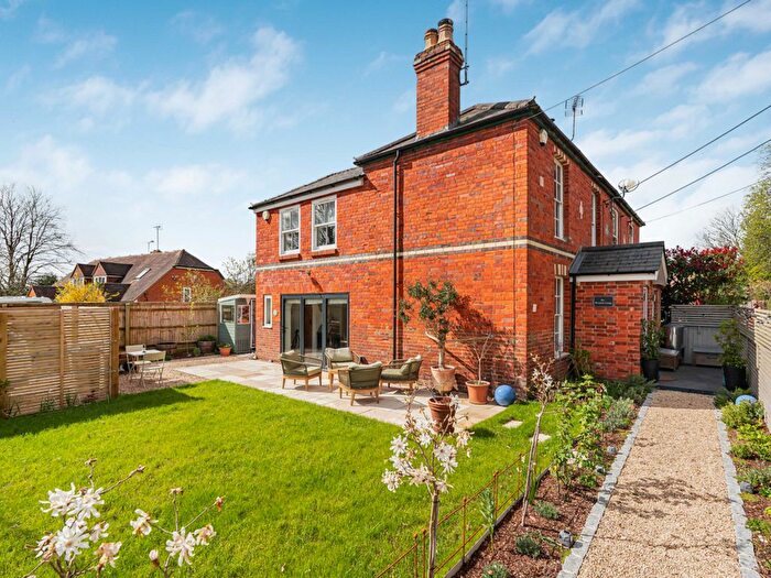 3 Bedroom Semi-Detached House For Sale In School Lane, Henley-On-Thames, RG9