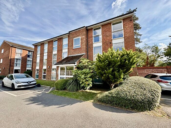 2 Bedroom Flat For Sale In Watersplash Court, Thamesdale, London Colney, St. Albans, Hertfordshire, AL2
