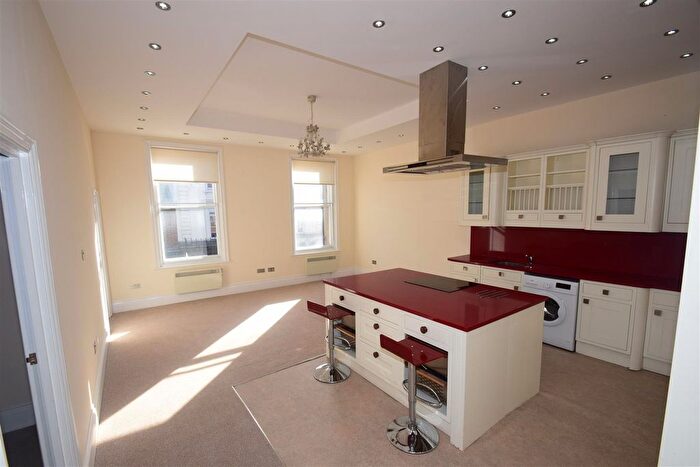 2 Bedroom Flat To Rent In Dame Alice Street, Bedford, MK40