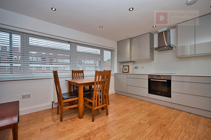 2 Bedroom Maisonette To Rent In Lower Clapton Road, Capton Pond, Hackney, London, E5