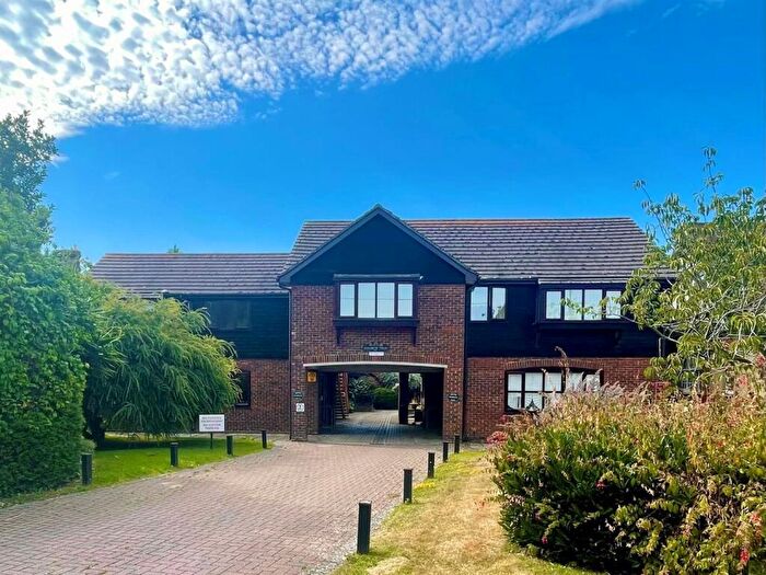 2 Bedroom Flat For Sale In High Street, PO35