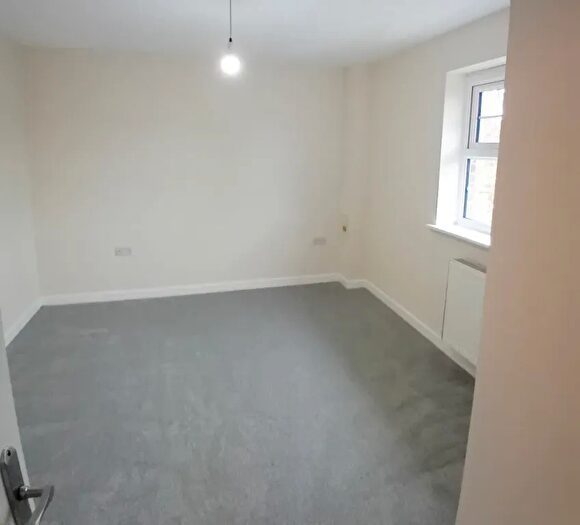 2 Bedroom Flat To Rent In Frithwood Avenue, Northwood, HA6