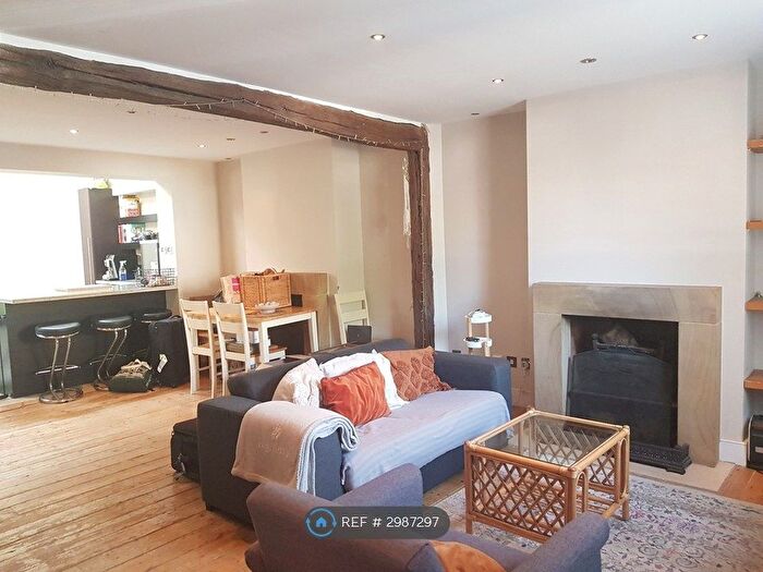 2 Bedroom Semi-Detached House To Rent In Rasper Road, London, N20