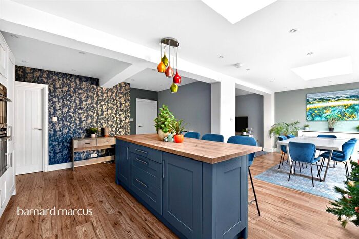 3 Bedroom Semi Detached House For Sale In Selwood Road, Chessington, KT9