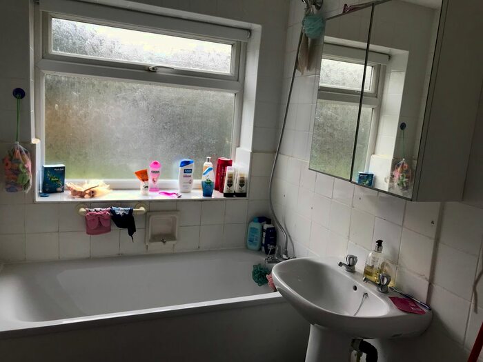 2 Bedroom Flat To Rent In Ferns Close, Enfield, EN3