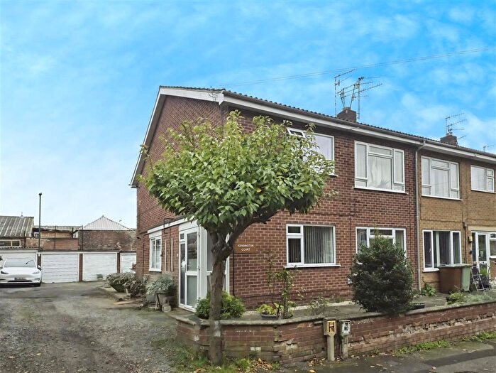 2 Bedroom Maisonette For Sale In Kensington Court, St Albans Street, Nottingham, NG5
