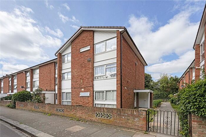 2 Bedroom Duplex For Sale In Cromberdale Court, Spencer Road, London, N17