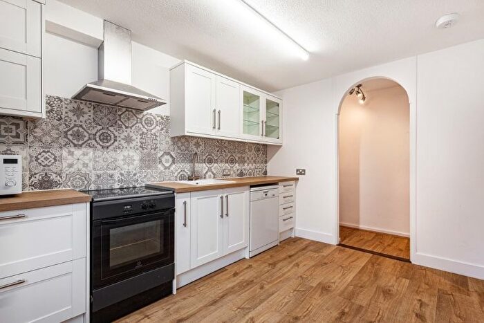 4 Bedroom Semi-Detached House To Rent In Bears Hedge, Iffley Village, OX4
