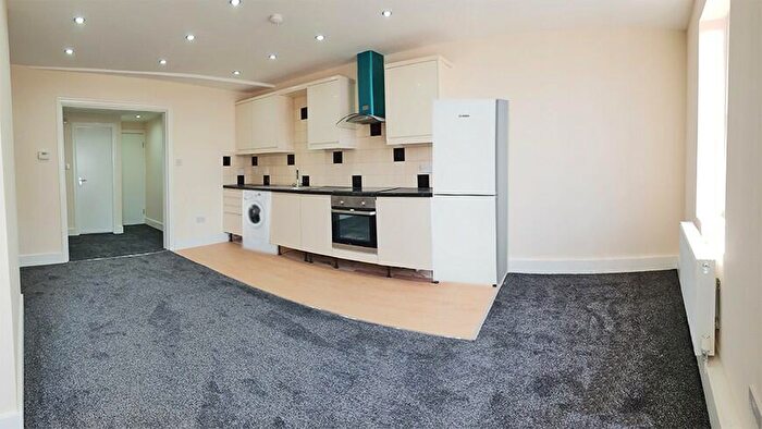 2 Bedroom Flat To Rent In Old Cross Street, Ashton-under-Lyne, Greater Manchester, OL6