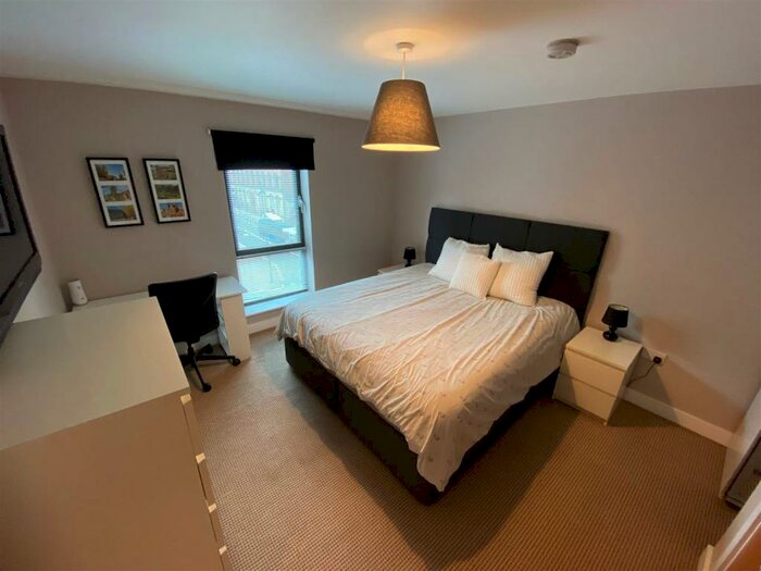 2 Bedroom Flat To Rent In Barnfield House, Salford Approach, Salford, M3