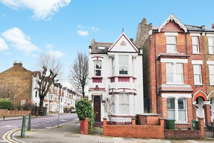 2 Bedroom Flat For Sale In Streatley Road, London, NW6