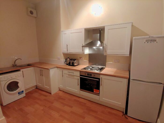 5 Bedroom Flat To Rent In Merchiston Avenue, Polwarth, Edinburgh, EH10