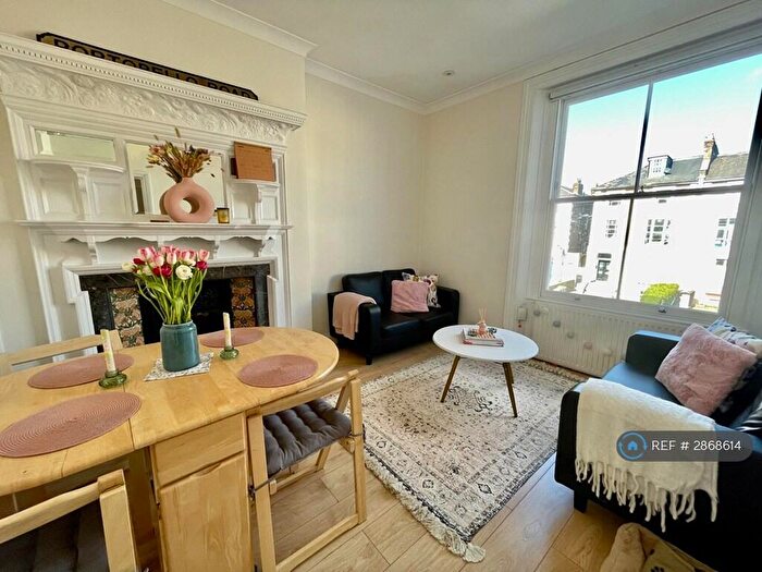 3 Bedroom Flat To Rent In Camden Road, London, NW1