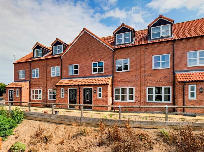 4 Bedroom Town House For Sale In Bridlington Road, Beeford, Driffield, YO25