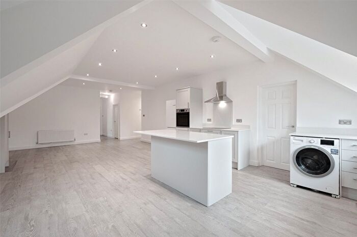 3 Bedroom Flat To Rent In Finchampstead Road, Finchampstead, Wokingham, Berkshire, RG40