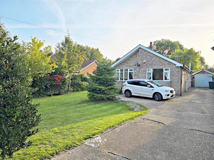 2 Bedroom Detached Bungalow For Sale In Sea Dyke Way, Marshchapel, Grimsby, East Lindsey, DN36