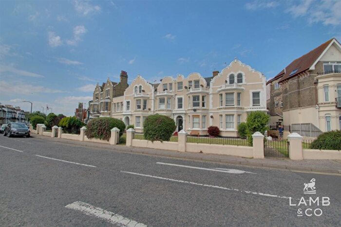 2 Bedroom Flat To Rent In Marine Parade East, CO15