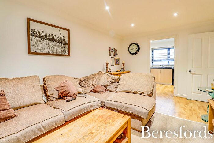 1 Bedroom Flat For Sale In Oldfields, Victoria Road, CM14