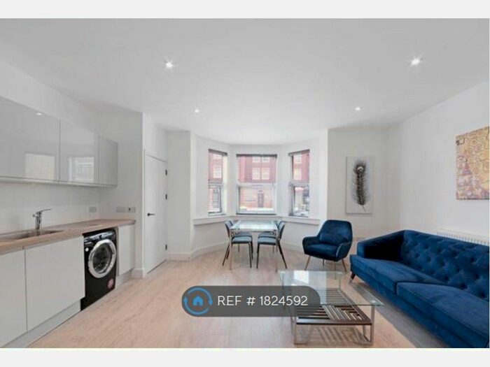 3 Bedroom Flat To Rent In Mitcham Road, London, SW17