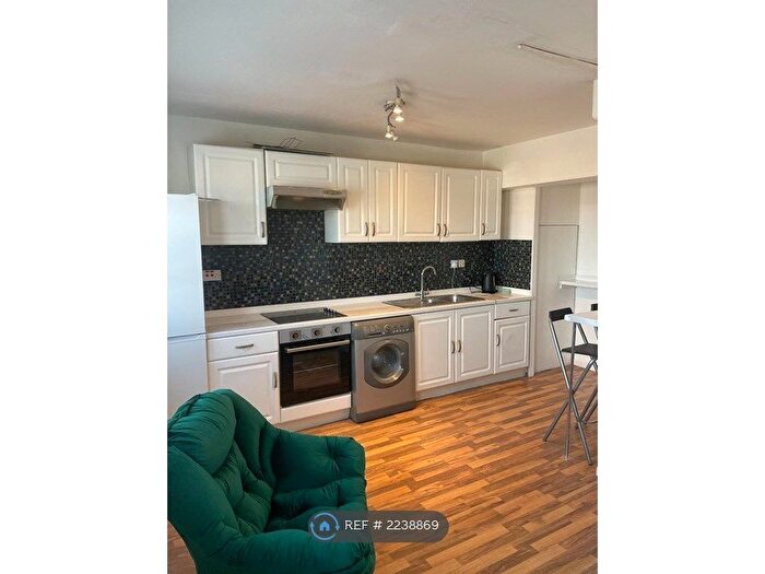 3 Bedroom Flat To Rent In Galton Tower, Birmingham, B1