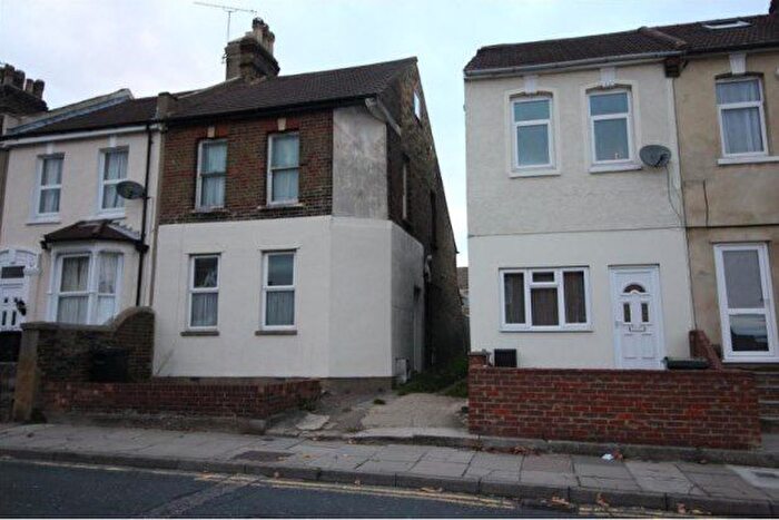 2 Bedroom Property To Rent In Dover Road East, Gravesend, DA11