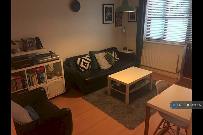1 Bedroom Flat To Rent In Sugarloaf Walk, London, E2