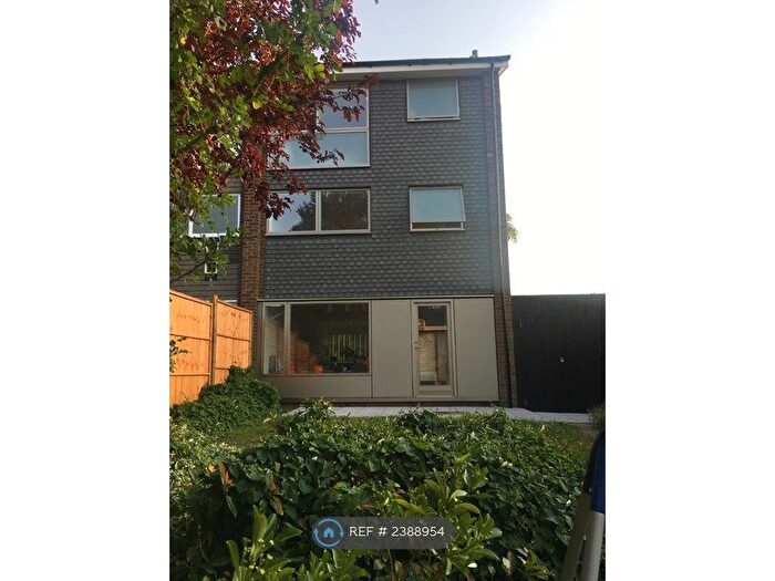 4 Bedroom End Of Terrace House To Rent In Antonine Gate, St. Albans, AL3