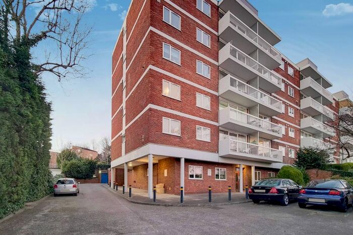 2 Bedroom Flat To Rent In Wimbledon Park Road, Southfields, London, SW19