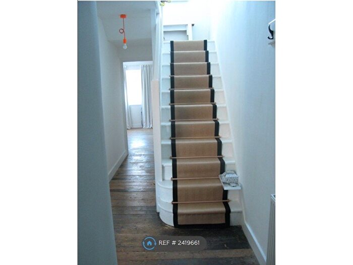 3 Bedroom Semi-Detached House To Rent In Westcroft Way, London, NW2