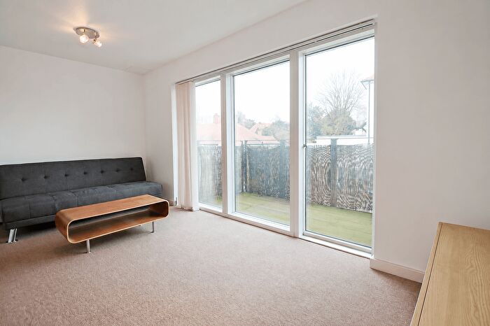 1 Bedroom Flat To Rent In Peregrine Court, TW3